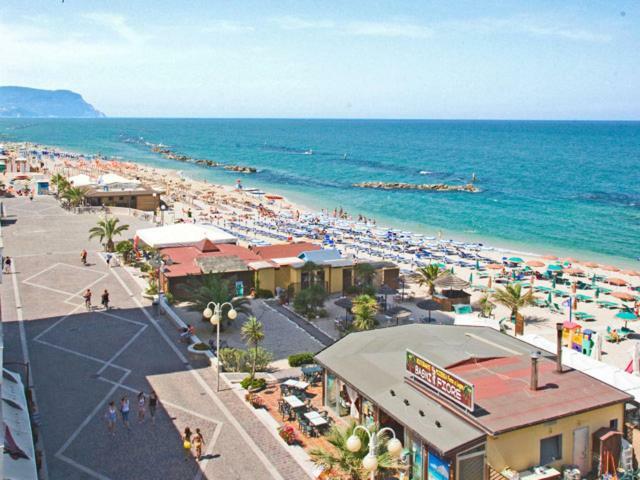 Nel Blu Dipinto Di Blu Appartement Porto Recanati Buitenkant foto